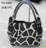 Low price 2011 fashion lady PU handbag